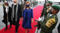 Fabiola Yáñez y el vestido azul que se robó las miradas en su paso por México