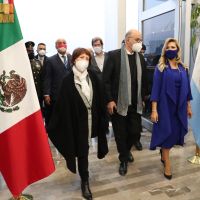 Fabiola Yáñez y el vestido azul que se robó las miradas en su paso por México
