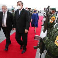 Fabiola Yáñez y el vestido azul que se robó las miradas en su paso por México