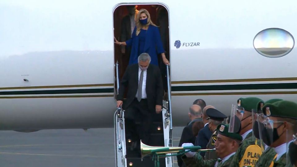 Alberto Fernández arribó a México.