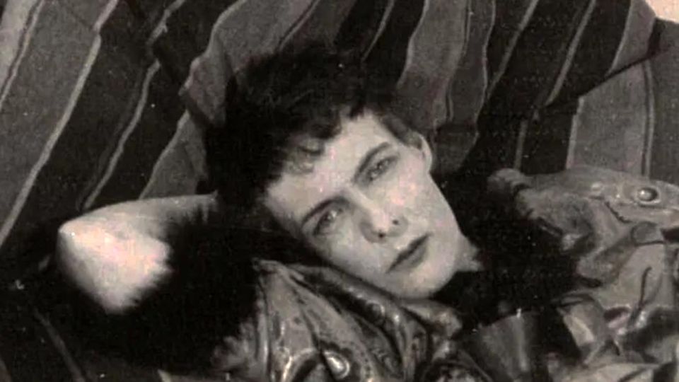 Hilda Doolittle (H.D.) nació en Pensilvania, Estados Unidos, en 1886 y murió en Zúrich, Suiza, en 1961).