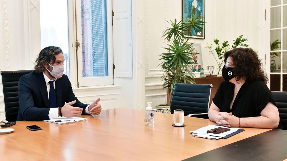 Vizzotti, reunida con Santiago Cafiero.