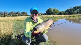 Me encontré con los amigos de la Asociación Platense de Pesca con Mosca que allí hacen sus prácticas.
