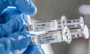 Competencia entre Estados y laboratorios por las vacunas