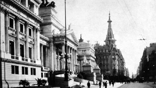 El 26 de febrero de 1905 la Confitería del Molino se mudó a Callao y Rivadavia