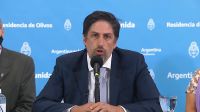 Nicolás Trotta, durante la conferencia de prensa junto a gremios docentes.