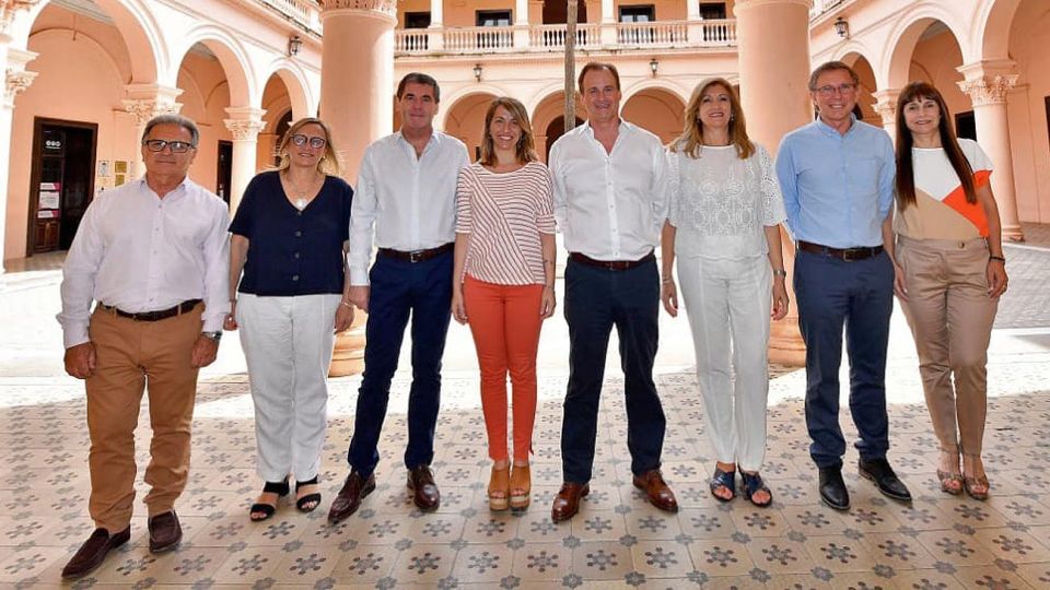 Gobernador de Entre Ríos, Gustavo Bordet, con su gabinete.