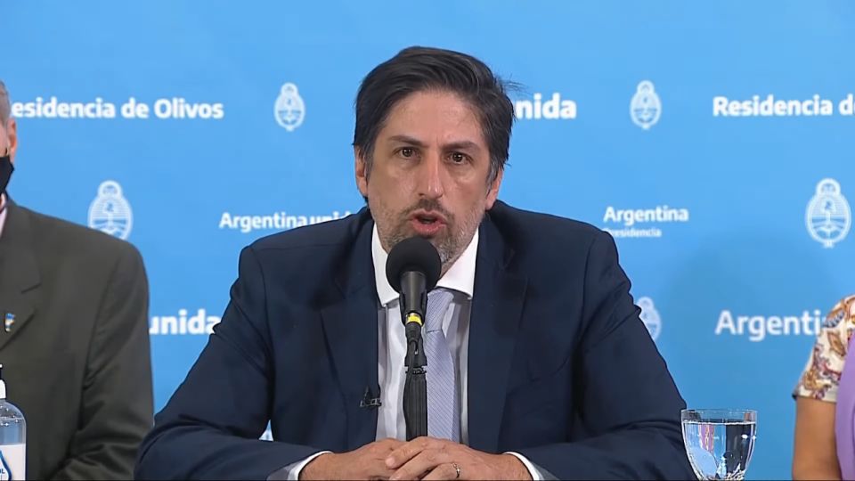 Nicolás Trotta, durante la conferencia de prensa junto a gremios docentes.