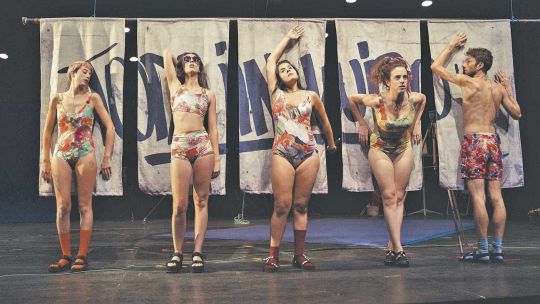 Disciplinas. Se suman al teatro: la danza, la música y las artes visuales. En el escenario: “Exploré el jardín de los Cárpatos” y “Nada de carne sobre nosotras”.