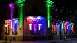 Iluminación de edificios por el Día de las Enfermedades Poco Frecuentes