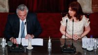 President Alberto Fernández, flanked by Vice-President Cristina Fernández de Kirchner, delivers an address to Congress.