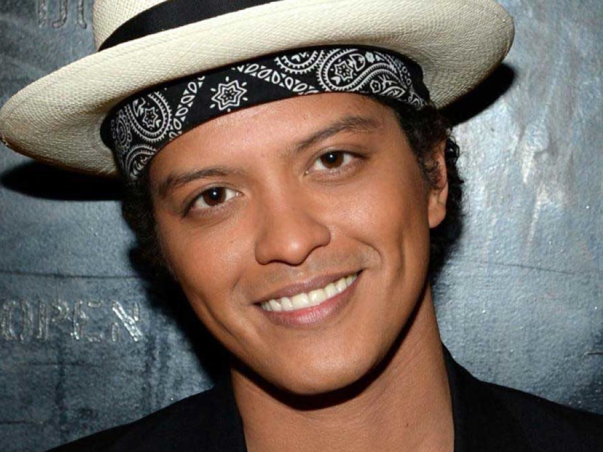 Lacoste y Bruno Mars se unen para crear colección de ropa