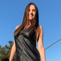 Pampita lució su pancita de cinco meses con un vestido negro y producción en las calles de Buenos Aires