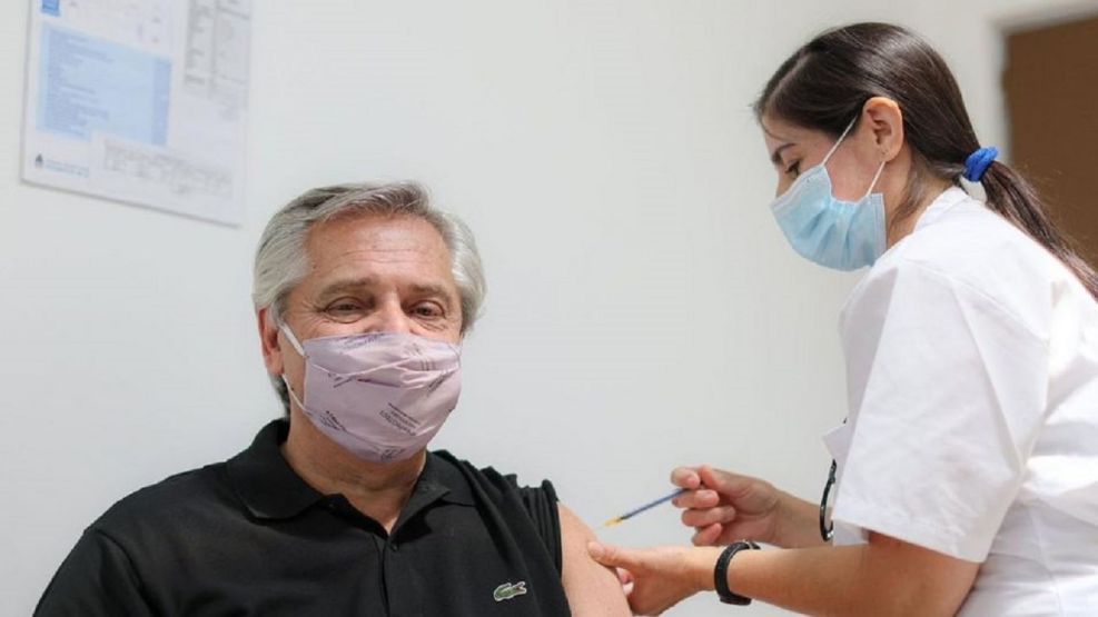 Vacunación VIP Alberto Fernández