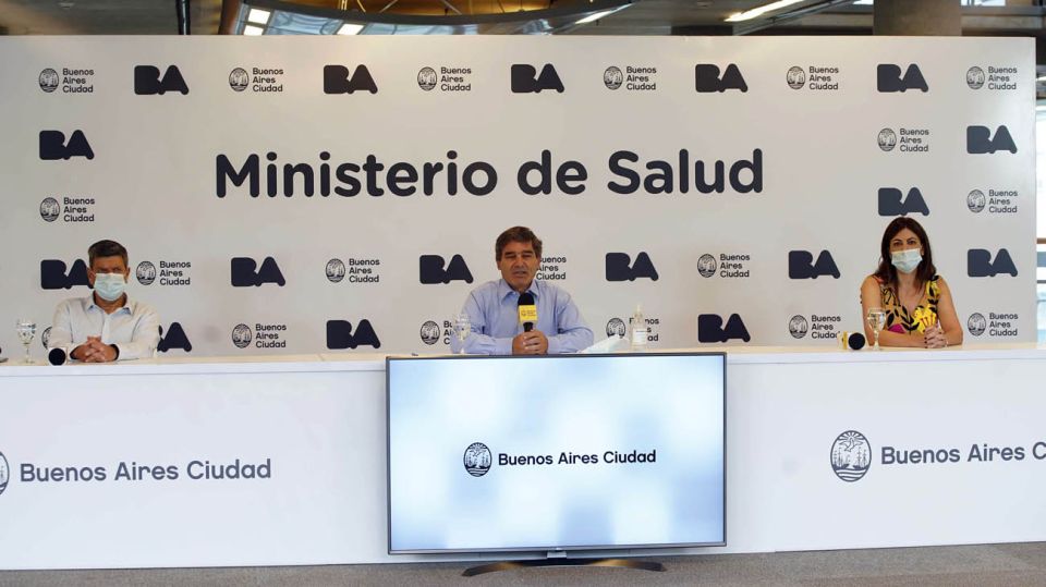 personas mayores vacunandose 20210303