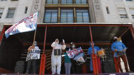 Quienes hablaron en público por su vacunación irregular intentaron justificarse en el temor al coronavirus.