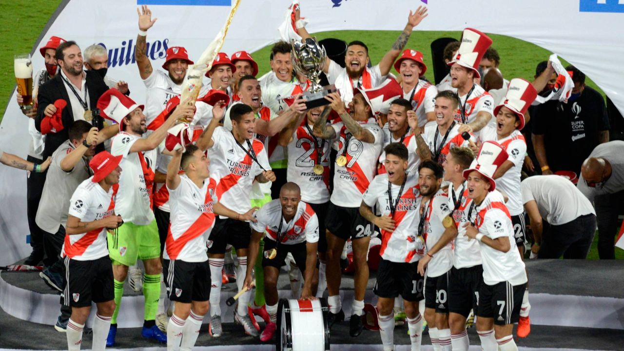 River Plate se corona campeón del fútbol argentino tras golear a Racing