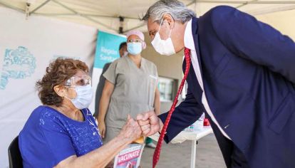 Vacunatorio. El Presidente Alberto Fernández visitó uno de los centros ubicados en la Provincia.
