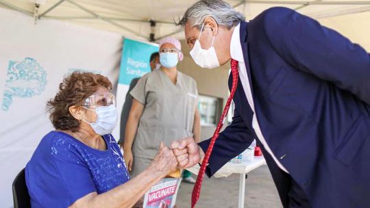 Vacunatorio. El Presidente Alberto Fernández visitó uno de los centros ubicados en la Provincia.