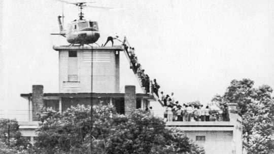 Terraza. La salida de los últimos estadounidenses de Vietnam, un país que dejaría de existir.