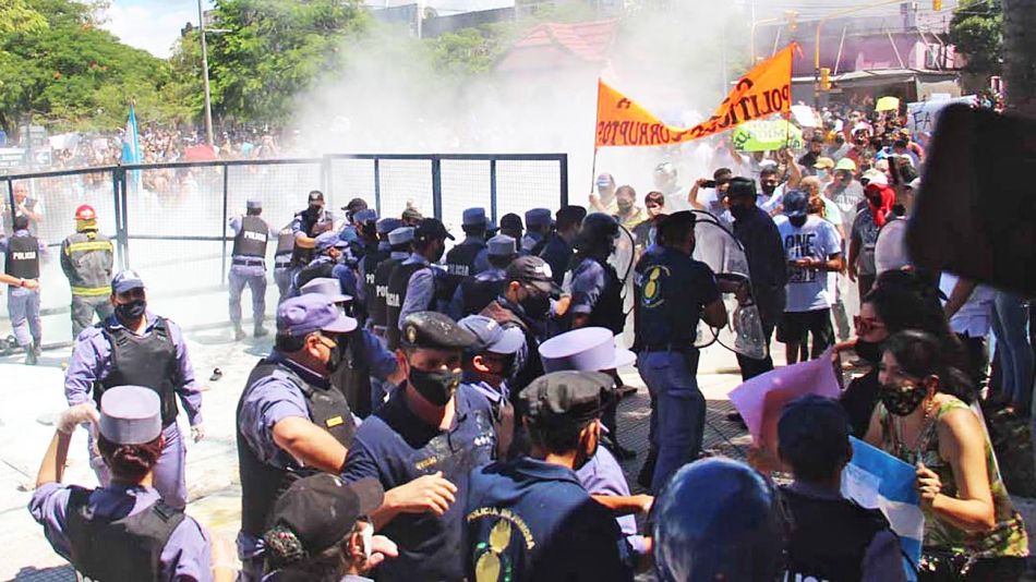 20210306_policia_represion_formosa_telam_g