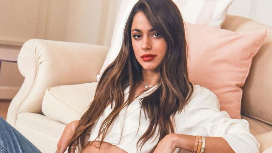 Como Lali Esposito: Tini Stoessel apostó a un cambio de look con flequillo