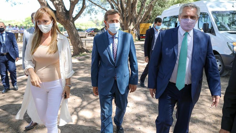 El presidente Alberto Fernández en Mendoza, junto al gobernador Suárez y la senadora Fernández Sagasti.