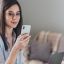 La mayoría de las mujeres considera que el celular es una herramienta efectiva para estudiar y trabajar.