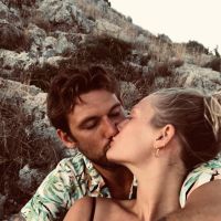 Toni Garrn y el actor Alex Pettyfer confirmaron que están esperando a su primer hijo