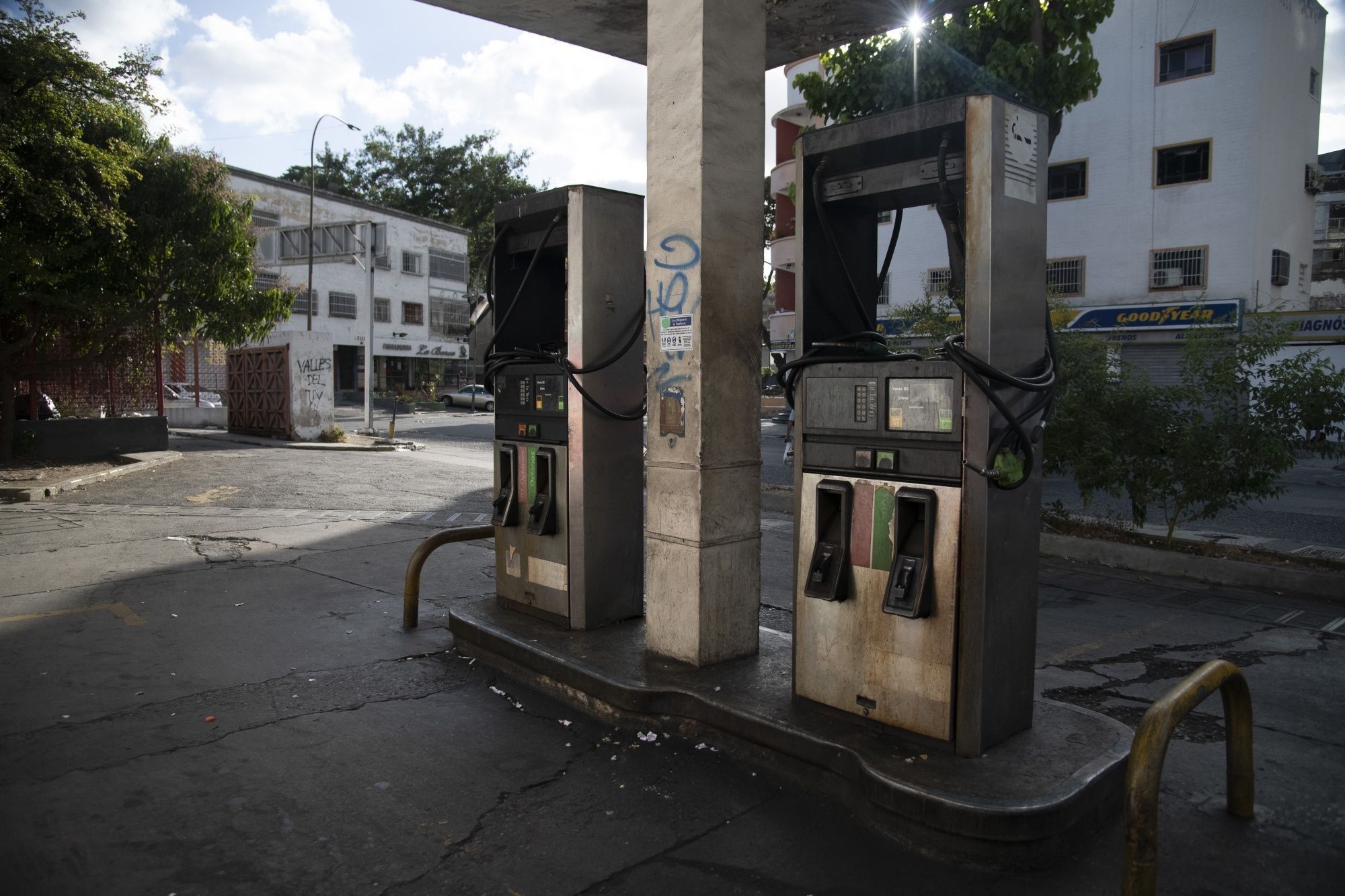 Out Of Money And Fuel, Venezuela Hands Over Hundreds Of Gas Stations