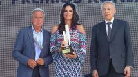 Sabatini recibe el premio de Leo Messi