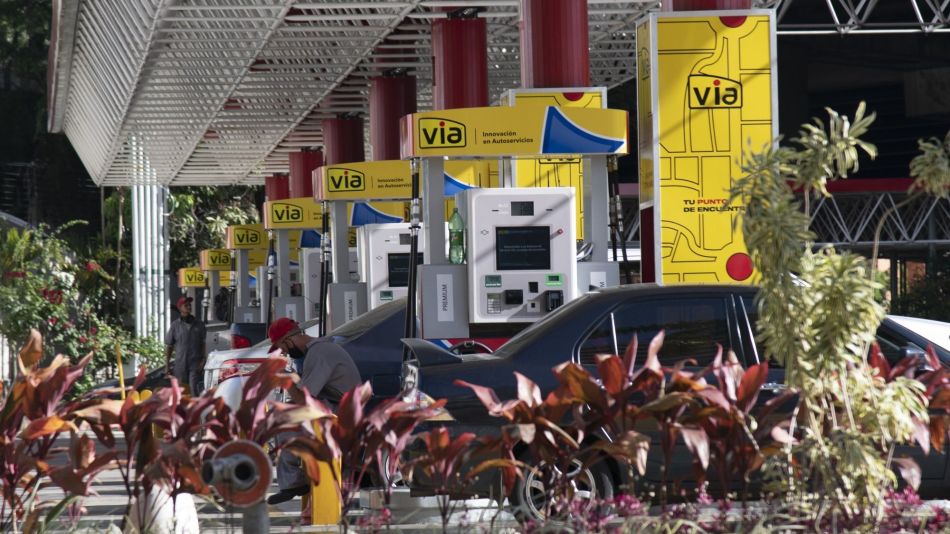 Out Of Money And Fuel, Venezuela Hands Over Hundreds Of Gas Stations