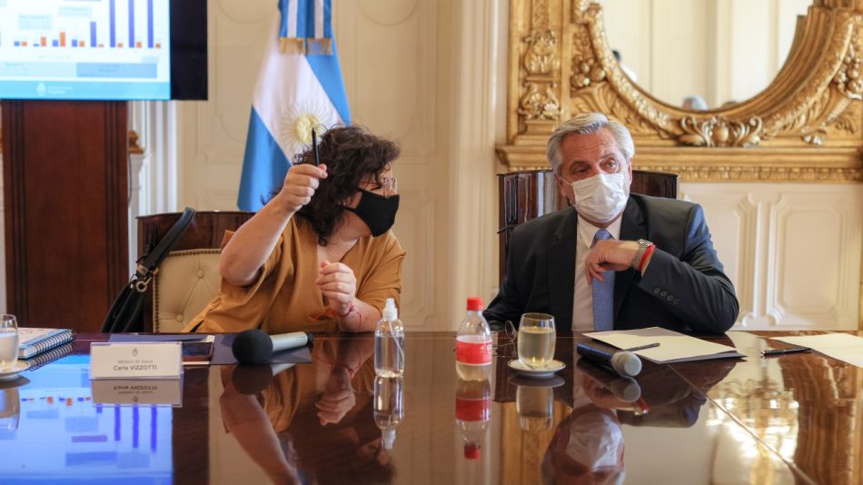 Alberto Fernández junto a Carla Vizzotti al presidir el Comité de Vacunación.
