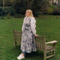 Conocé a Emerald Fennell, la directora nominada al Oscar que interpretó a Camila Parker en The Crown