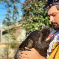 Quién es Onur Tuna, el actor con "ojos deslumbrantes" de Doctor Milagro