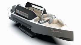 Lo primero a destacar de esta embarcación anfibia es su capacidad de transportar hasta 12 pasajeros y 2 tripulantes.