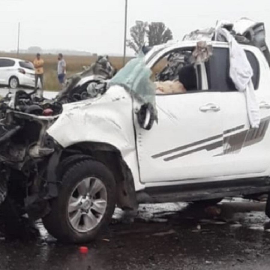 Ruta 7 Tres Hombres Murieron Al Chocar Su Camioneta Contra Un Camion Perfil
