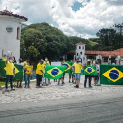 Partidarios del presidente brasileño Jair Bolsonaro se reúnen frente a la base aérea de Sao Paulo en Guarulhos, durante una protesta para pedir la destitución del gobernador Joao Doria y exigir la intervención militar. | Foto:Fepesil / TheNEWS2 vía ZUMA Wire / DPA