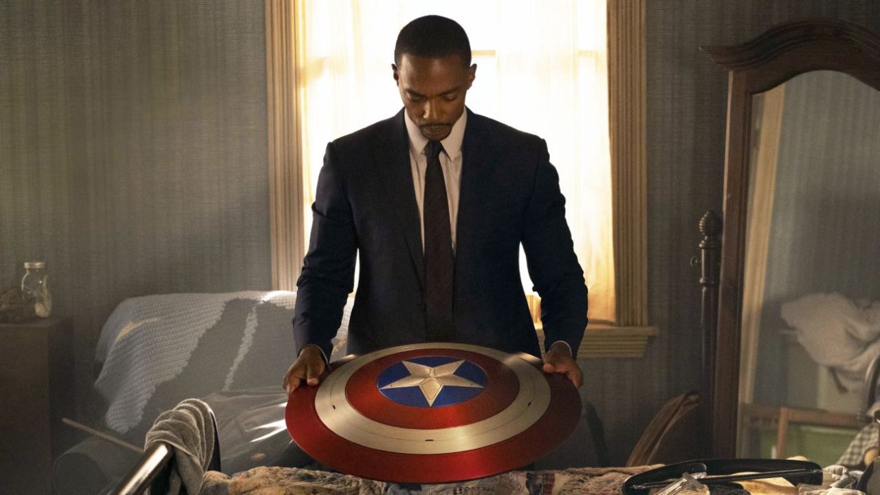 Falcon es ahora el portador del escudo del Capitán América. | Foto:Disney
