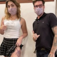 El jugado tatuaje de Martita Fort comenzó a realizarse