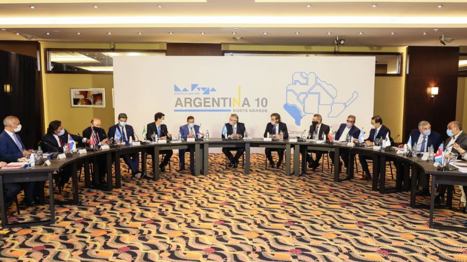 Alberto Fernandez y parte de su gabinete con los gobernadores del Norte Grande