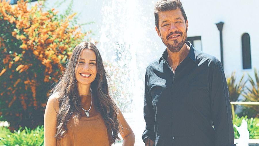 Marcelo recibe a cada una de las figuras que se sumarán al ciclo.