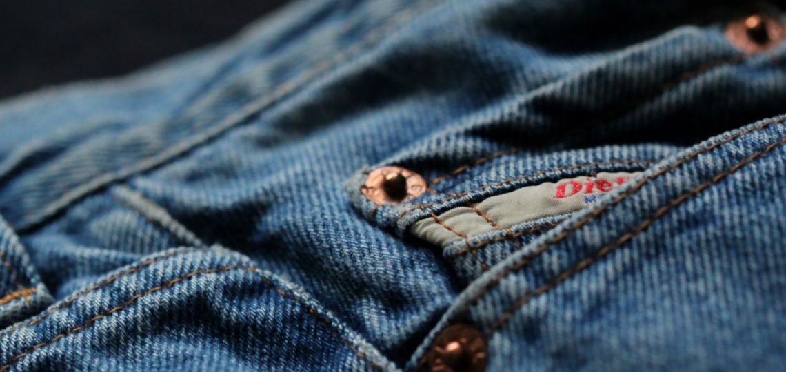 Jeans cut out: la nueva tendencia dénim que está triunfando en redes sociales
