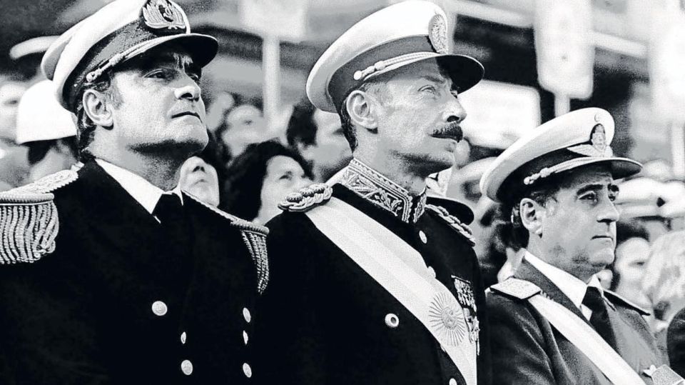 Emilio Eduardo Massera, Jorge Rafael Videla y Orlando Ramón Agosti, artífices del golpe militar de 1976.