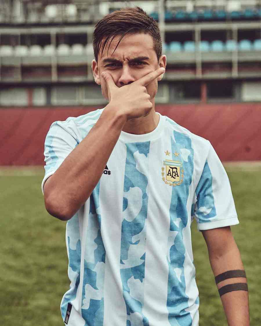 Leo Messi y ya visten la nueva camiseta de Selección Argentina | Caras