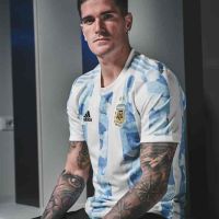 Leo Messi y Paulo Dybala ya visten la nueva camiseta de la Selección Argentina