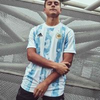 Leo Messi y Paulo Dybala ya visten la nueva camiseta de la Selección Argentina