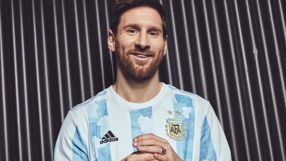 Leo Messi y Paulo Dybala ya visten la nueva camiseta de la Selección Argentina