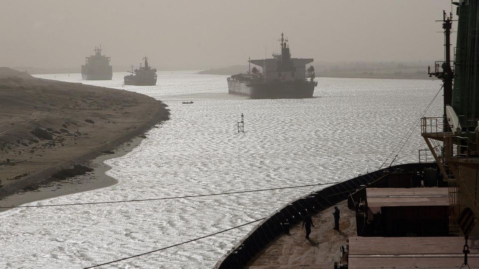 Buque encallado en el Canal de Suez 20210325