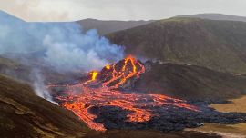La erupción en sí es de un tamaño pequeño, con una fisura en la corteza terrestre de 500-700 metros de largo.